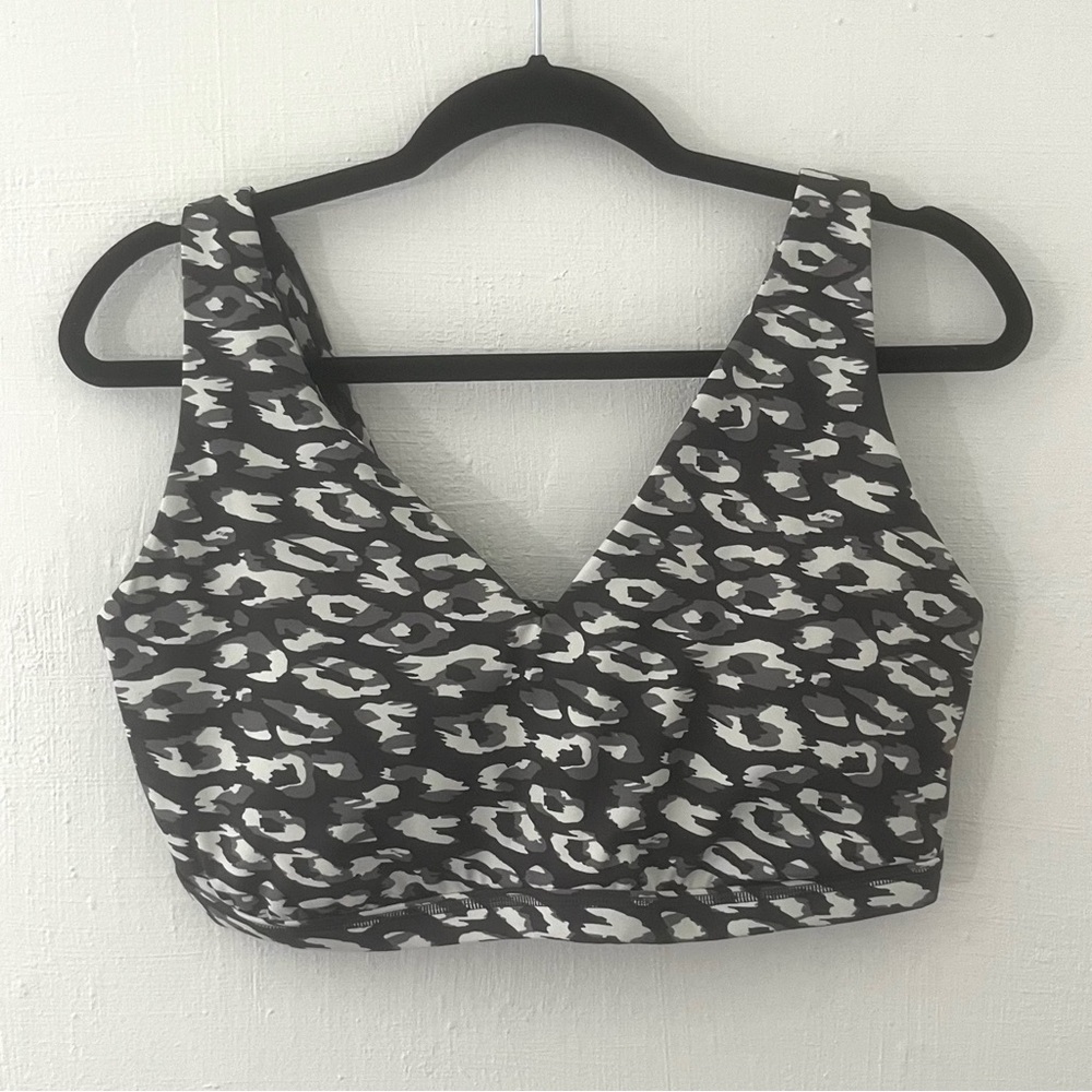 Offline by Aerie Gray and White Leopard Print Plunge Sports Bra - XL